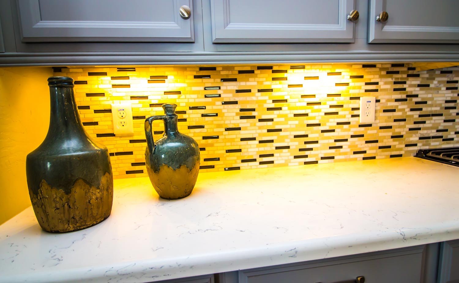 Pale Yellow Tiles Idea for Kitchen Backsplash pale-yellow-tile-kitchen backsplash